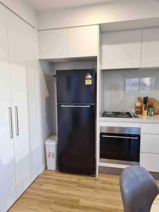 Modern 1 Brm Apartment With Pool Close To Beach Gold Coast Luaran gambar