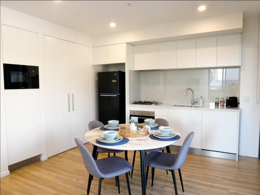 Modern 1 Brm Apartment With Pool Close To Beach Gold Coast Luaran gambar