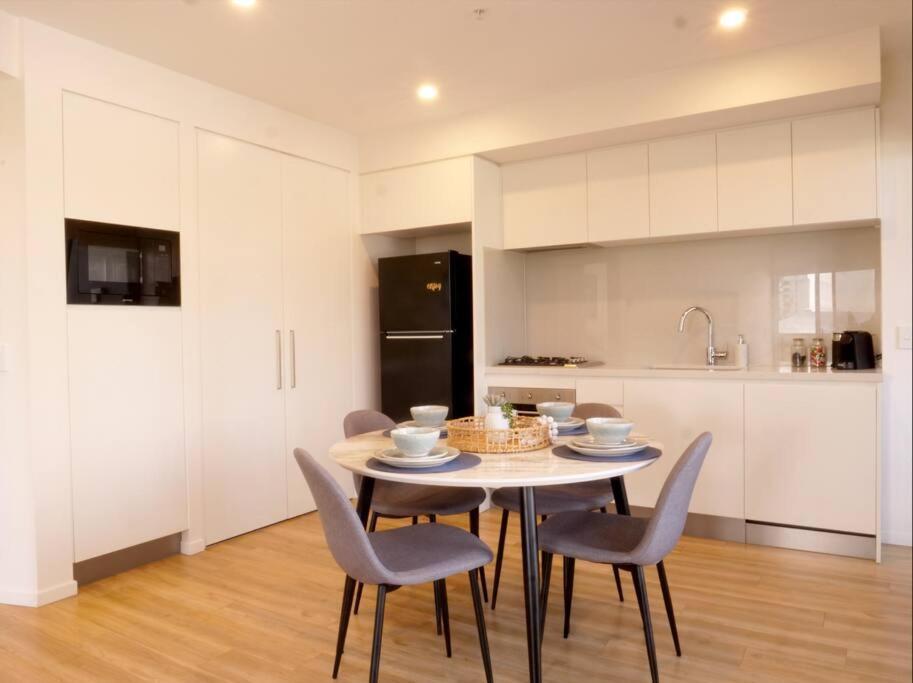 Modern 1 Brm Apartment With Pool Close To Beach Gold Coast Luaran gambar